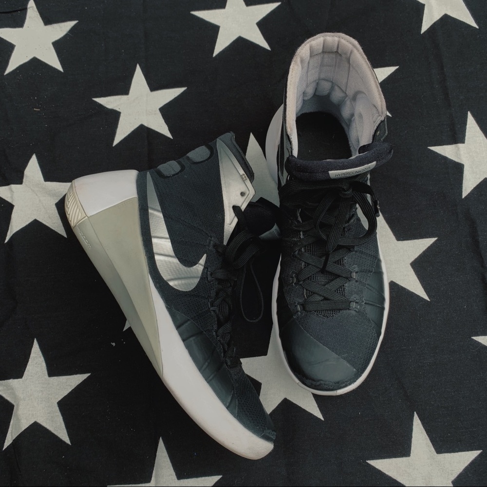 Black nikes size 7